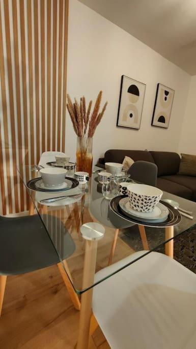 Joli Appartement Au Pied Du Tramway เบอซองส์ ภายนอก รูปภาพ