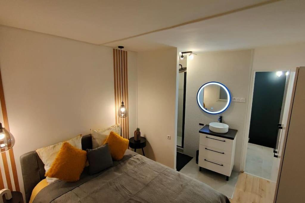 Joli Appartement Au Pied Du Tramway เบอซองส์ ภายนอก รูปภาพ
